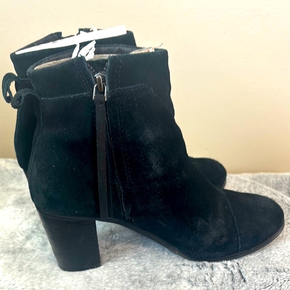 TOMS WOMEN LUNATA SIDE ZIPPER ANKLE BOOTIES- Black Suede - Picture 5 of 8